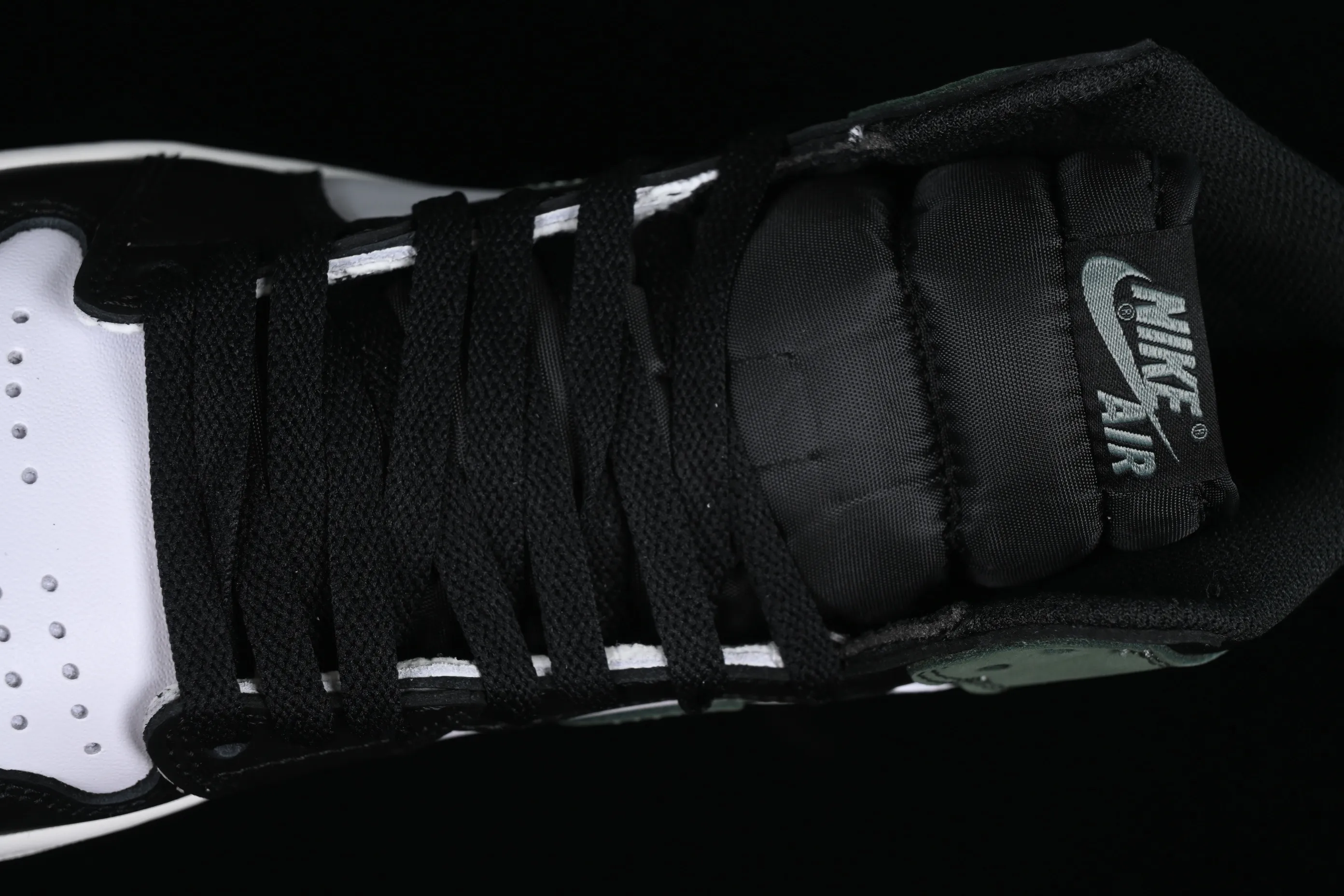 All categories Air Jordan Jordan series basketball shoes Air Jordan 1 High Air Jordan 1 Retro High "Clay Green" AJ1 Joe 1 six-time champion high-top basketball shoes 555088-135